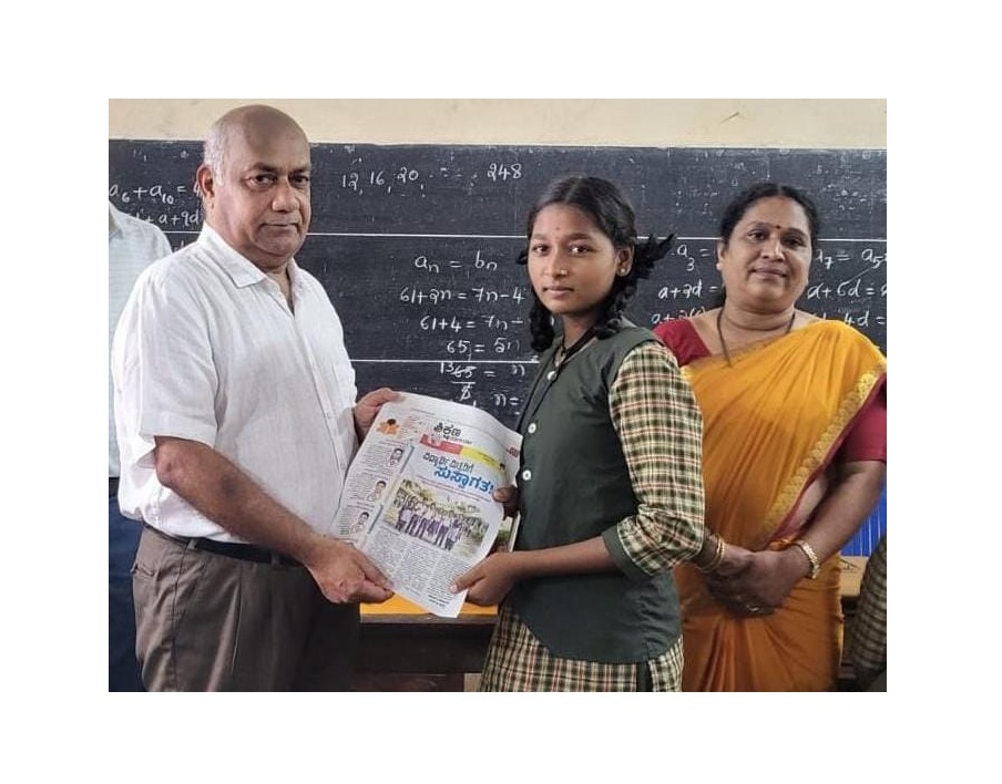 ಶ್ರೀಶಾ ಸೌಹಾರ್ದ ಸೊಸೈಟಿ ವತಿಯಿಂದ ಪ್ರೌಢಶಾಲಾ ವಿದ್ಯಾರ್ಥಿನಿಯರಿಗೆ ಉದಯವಾಣಿ ಶಿಕ್ಷಣ ಮಾರ್ಗದರ್ಶಿ ವಿತರಣೆ